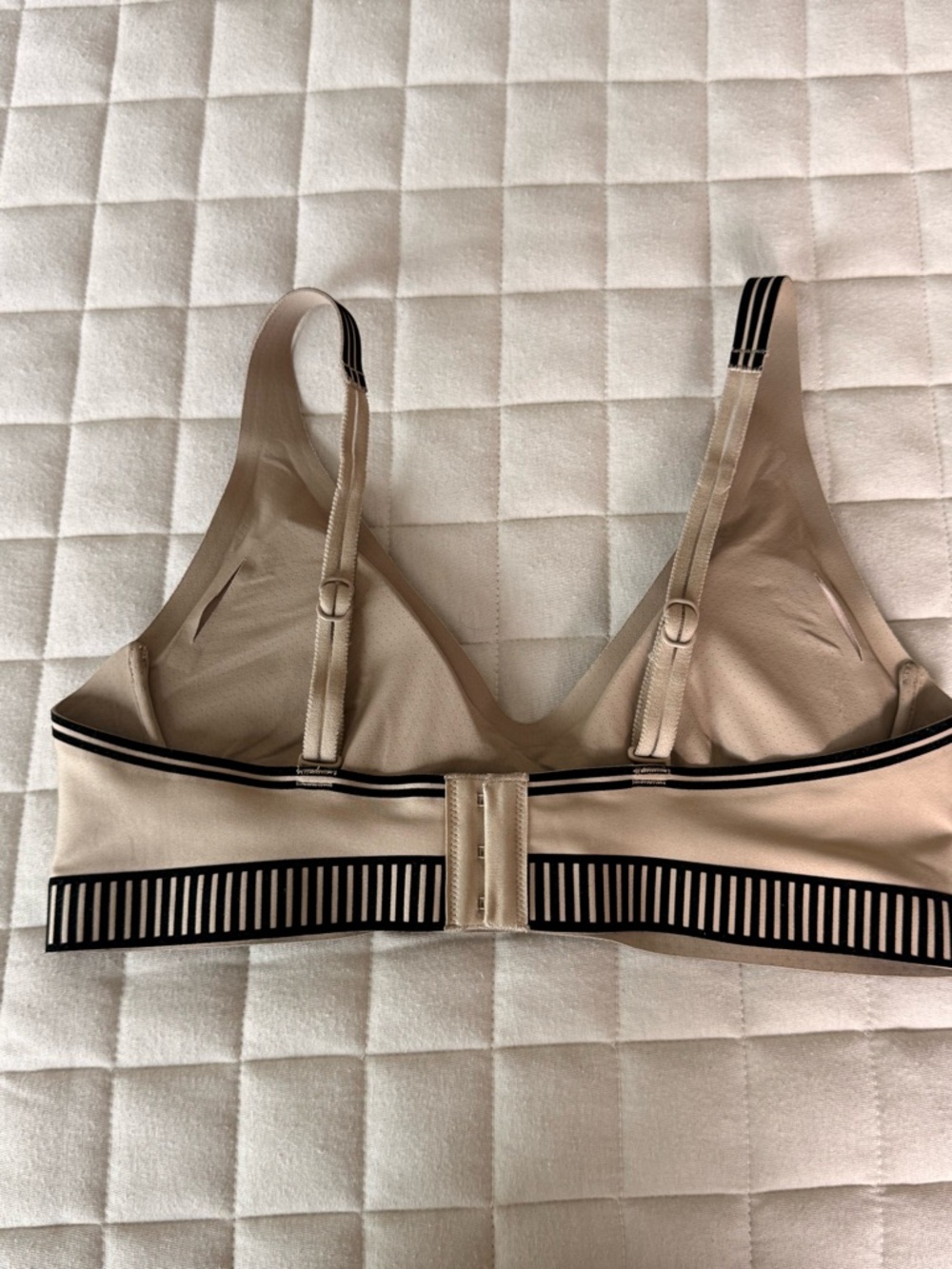 ALO Yoga Nude Beige Sports Bra with Black Trim - Picture 5 of 9